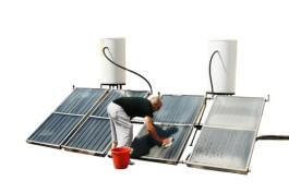 ניקוי קולטי שמש במסגרת תחזוקה שנתית